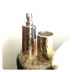 NWT set of 2 gold bathroom accessories